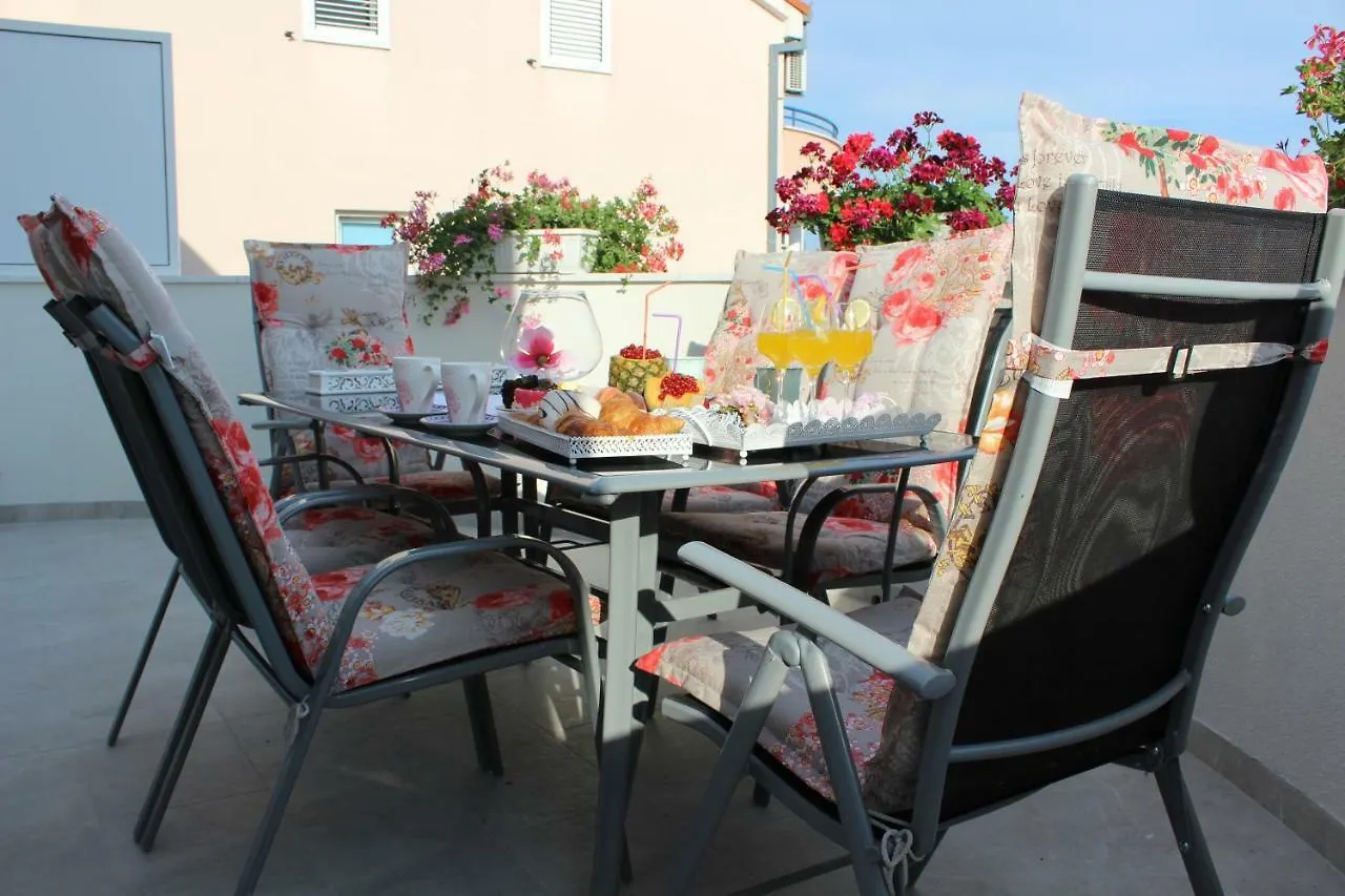 By The Sea Apartment Kastela