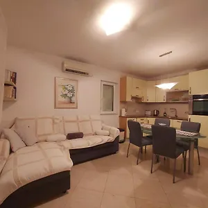 Apartament Abbadessa, Kaštela